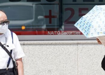 Asian shares extend losses after China reports lower growth than expected