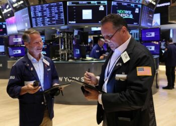 Bank results lift stocks; Dow up for seventh straight session