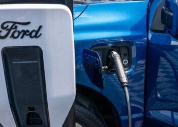 Ford hires Apple veteran to lead consumer software efforts