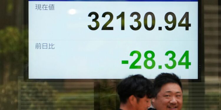 Asian stocks mixed ahead of US jobs update following British rate hike