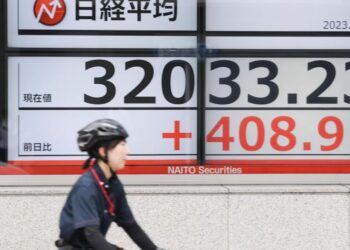 Asian shares mostly rise after Fed chief speech