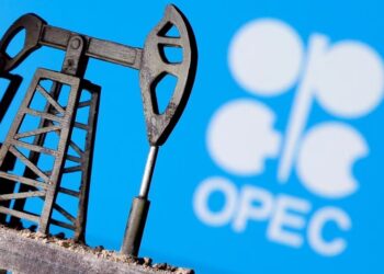Oil prices fall slightly, investors weigh China data against OPEC optimism