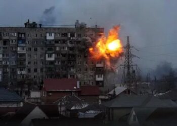Russian strike on Ukraine city kills eight, damaging hotel used by journalists