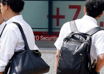 Asian shares mostly rise as attention turns to earnings, economies