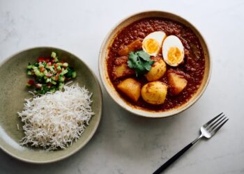 ‘Nothing needs to be that yellow’: how to make a great Indian curry