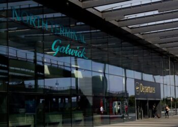 Londoner Gatwick Airport begrenzt Flüge aufgrund von Mitarbeiterkrankheiten, einschließlich COVID