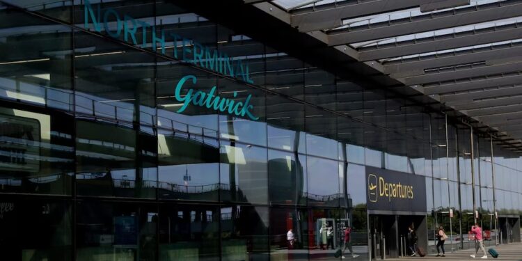 Londoner Gatwick Airport begrenzt Flüge aufgrund von Mitarbeiterkrankheiten, einschließlich COVID