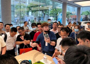 Teardown of Huawei’s new phone shows China’s chip breakthrough