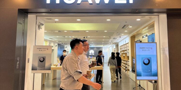 US lawmaker calls for ending Huawei, SMIC exports after chip breakthrough