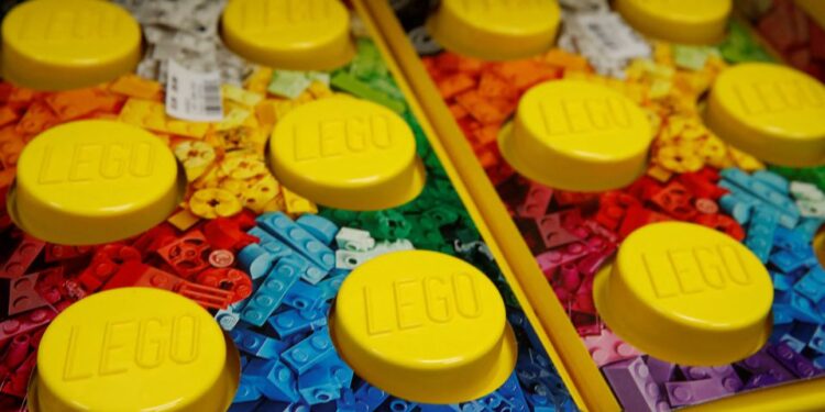 Lego abandons effort to make oil-free bricks