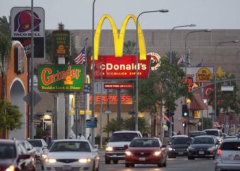 California minimum wage for fast food workers raised to $20 an hour