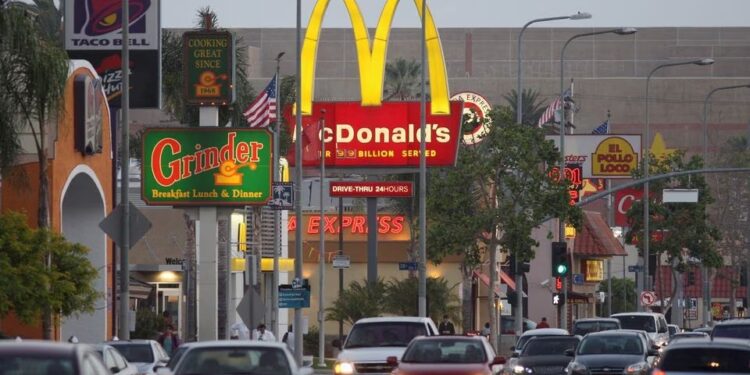 California minimum wage for fast food workers raised to $20 an hour