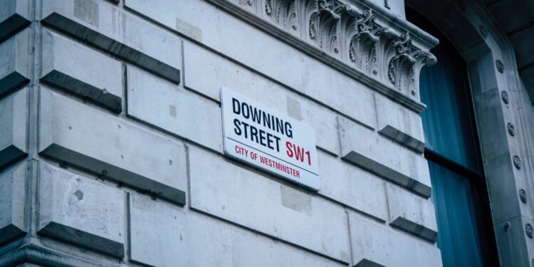 UK races to agree statement on AI risks with global leaders