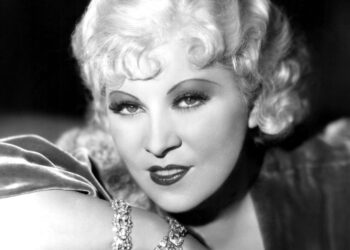 Mae West: An icon of wit and glamour