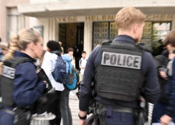 Police open fire after alleged threats by woman on Paris train