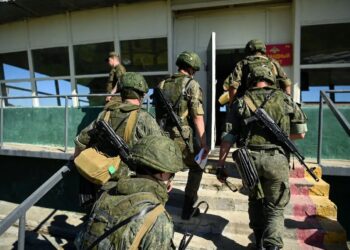 Russian soldiers are getting hard drugs delivered to their trenches in Ukraine to escape boredom