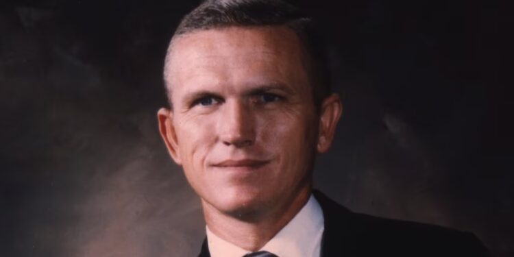 Astronaut Frank Borman, commander of the first Apollo mission to the moon, has died at age 95