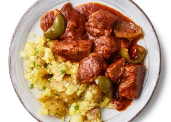 How to make pork goulash