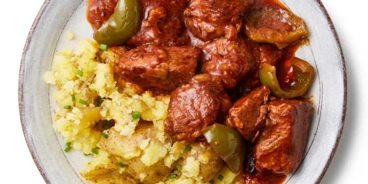 How to make pork goulash