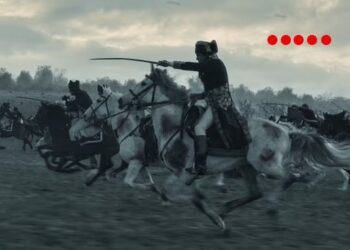 Napoleon review – Joaquin Phoenix makes a magnificent emperor in thrilling biopic