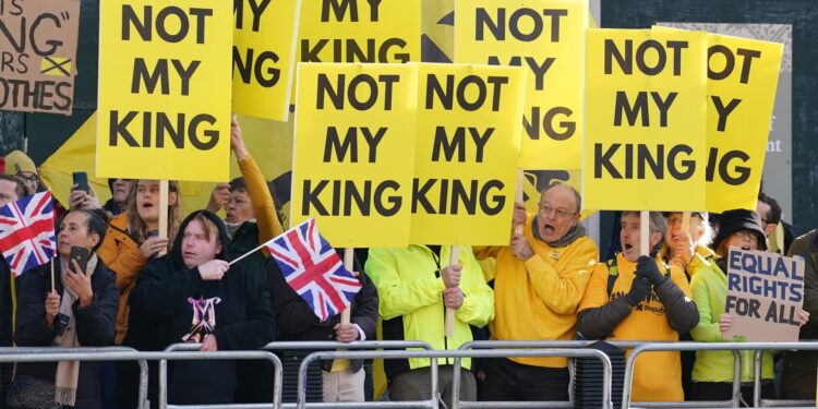 „Die Monarchie sieht verwundbar aus“: Werden die britischen Republikaner den König stürzen?