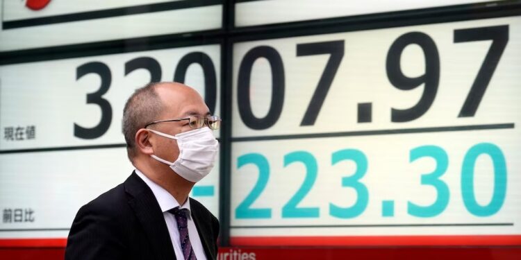 Asian shares slip ahead of key US economic reports