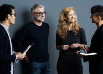 Former CIA agent shares 6 things people with high emotional intelligence always do when talking to others