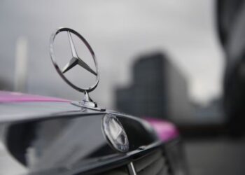 Mercedes open to sale of group-owned dealerships in Germany