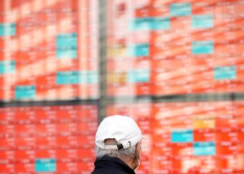 Asian shares mixed after Wall Street gains, Hong Kong stocks near 15-month low