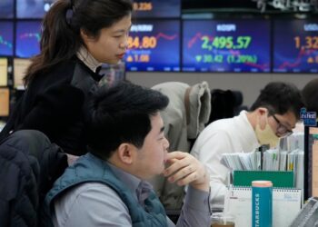 Asian shares sink as jitters over Chinese markets prompt heavy selling