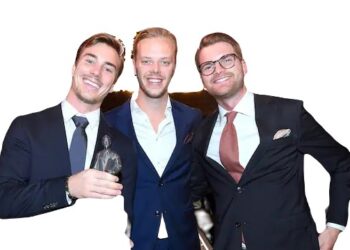 They fight over the gold bars – after the unlikely find