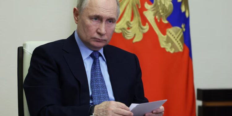 Putin signs decree on spring military conscription