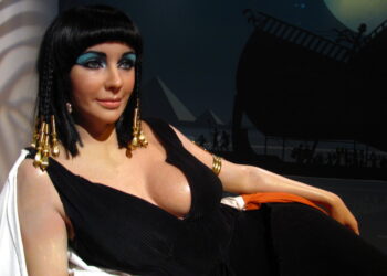 On this day in 27 bce: Cleopatra reinstated as queen of Egypt