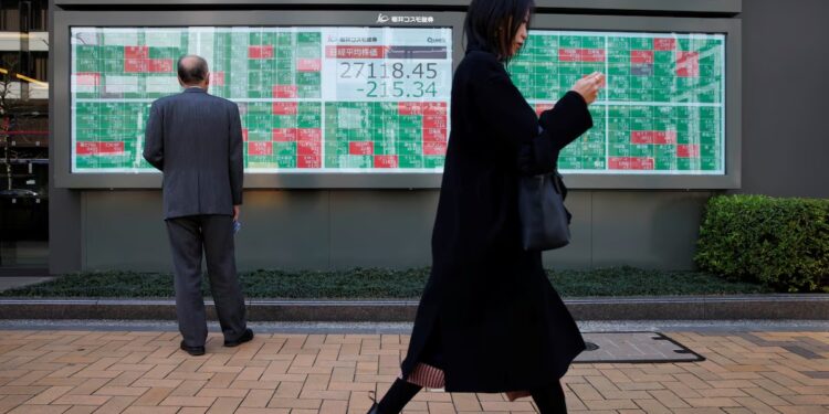 Yen’s drop to 1990 low lifts Nikkei; China stocks sag
