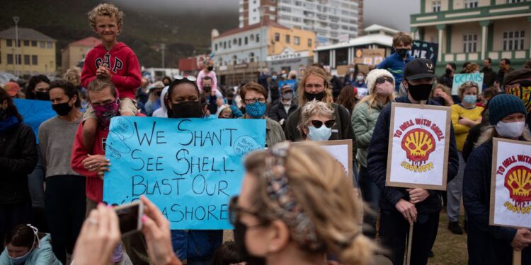 The world’s biggest economies pumping billions into fossil fuels in poor nations