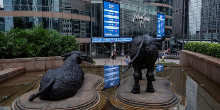 Asia stocks boosted by tech rally, Fed rate cut wagers