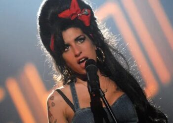 Amy Winehouse died from alcohol poisoning at the age of 27 (video)