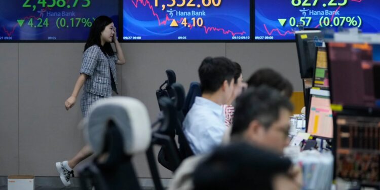 Asia stocks fall on tech rout contagion, global uncertainty
