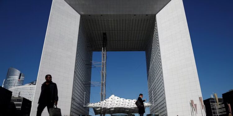 With France in limbo, spotlight swings to Washington