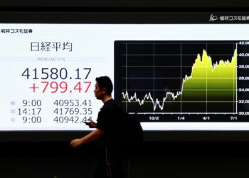 Asia shares steady; Kiwi falls as RBNZ cuts eyed