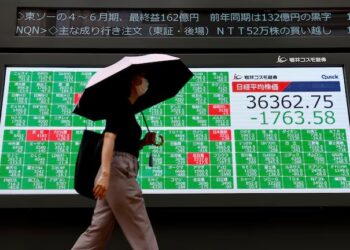 Asian shares turn cautious with Powell in focus, yen up as BOJ chief speaks