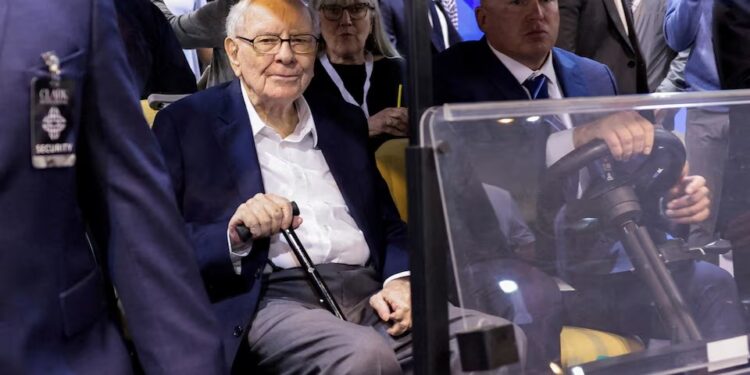 Berkshire halves Apple stake, boosts cash to $277 billion as it gets ‘defensive’