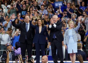 Democrats Harris, Walz campaign together for first time as White House ticket