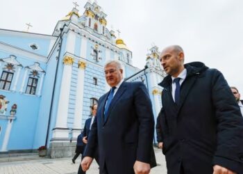 France’s foreign minister pledges support for Ukraine ‘victory plan’