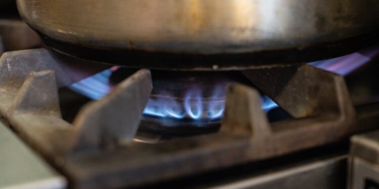 Pollutants from gas stoves kill 40,000 Europeans each year, report finds