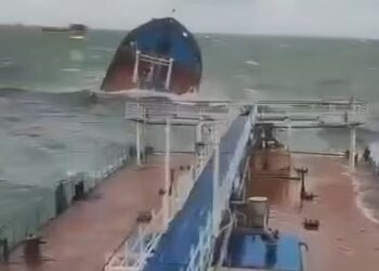 Russian tanker sinks in Black Sea spilling 4,300 tonnes of oil