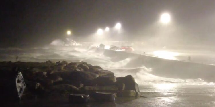 Wales and England: Three million people told to stay home by emergency mobile phone alert