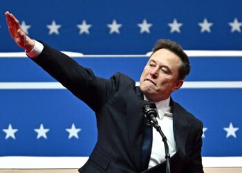 Elon Musk appears to make back-to-back fascist salutes at inauguration rally