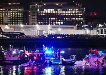 American Airlines jet crashes after midair collision with military helicopter near Washington DC