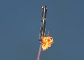 SpaceX loses spacecraft after catching rocket booster during test flight